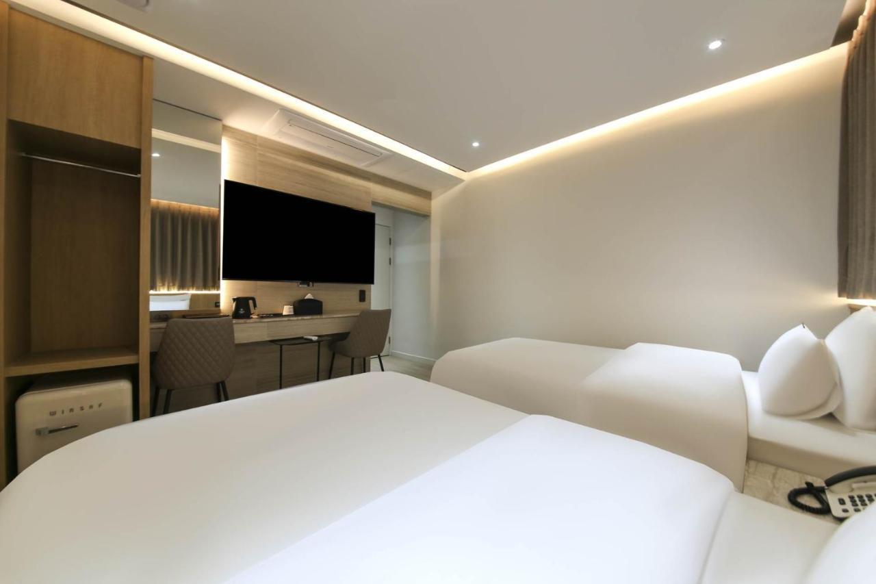 Brown Dot Hotel Pyeonghwa Plaza Mokpo Bagian luar foto