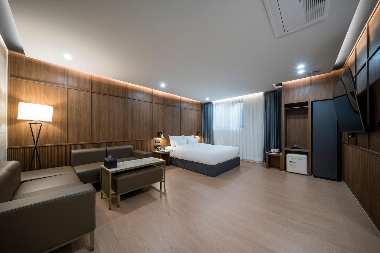 Brown Dot Hotel Pyeonghwa Plaza Mokpo Bagian luar foto