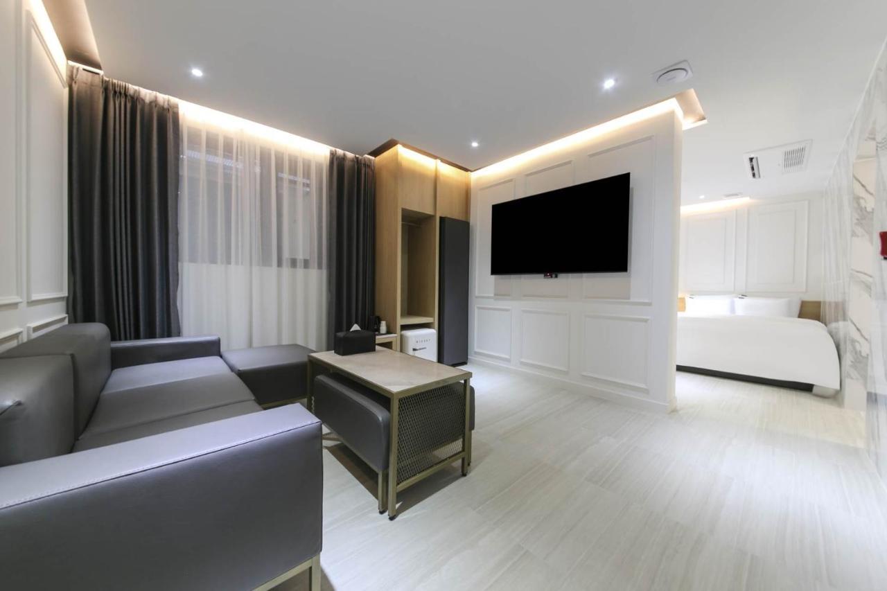 Brown Dot Hotel Pyeonghwa Plaza Mokpo Bagian luar foto