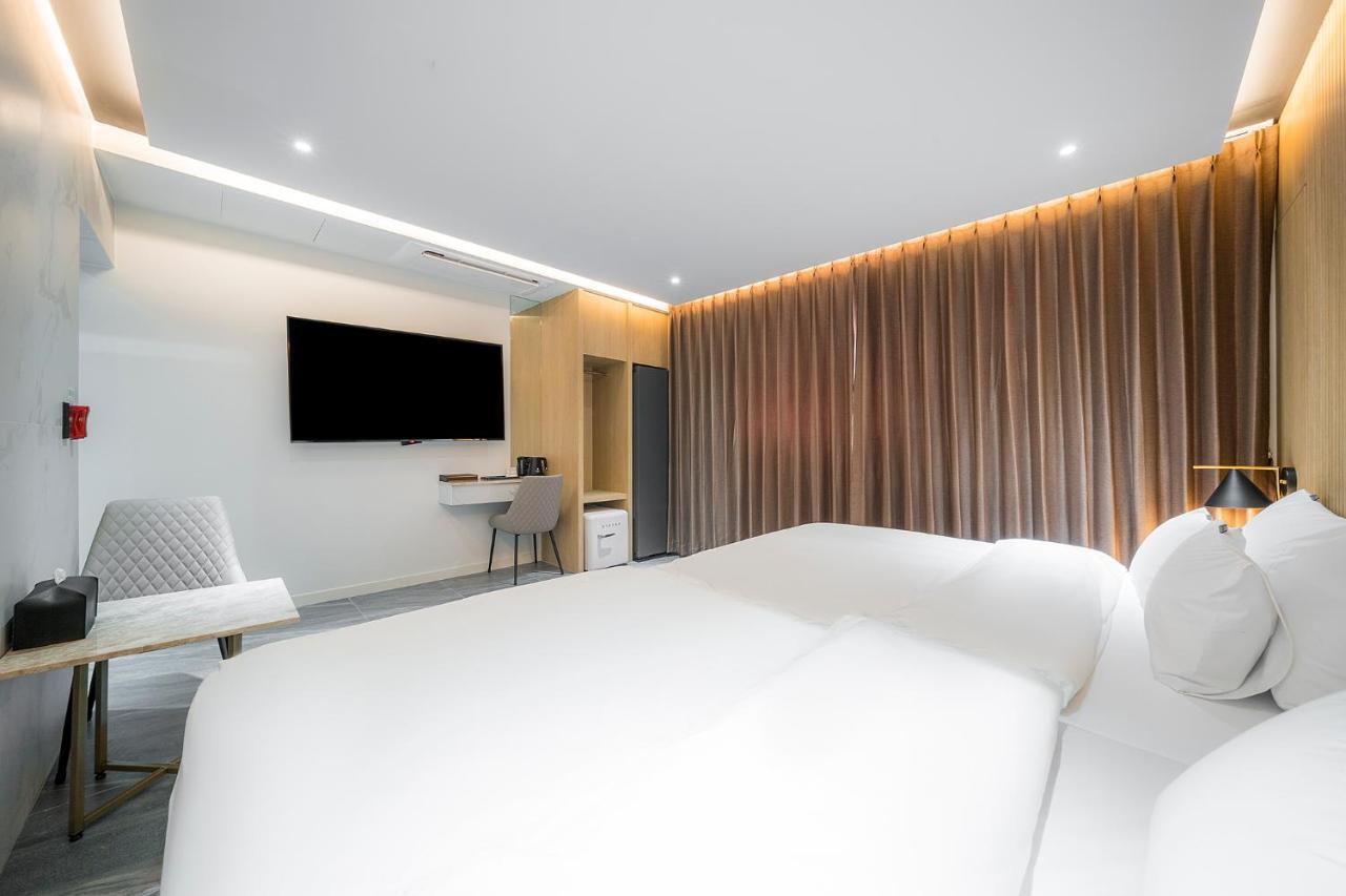 Brown Dot Hotel Pyeonghwa Plaza Mokpo Bagian luar foto