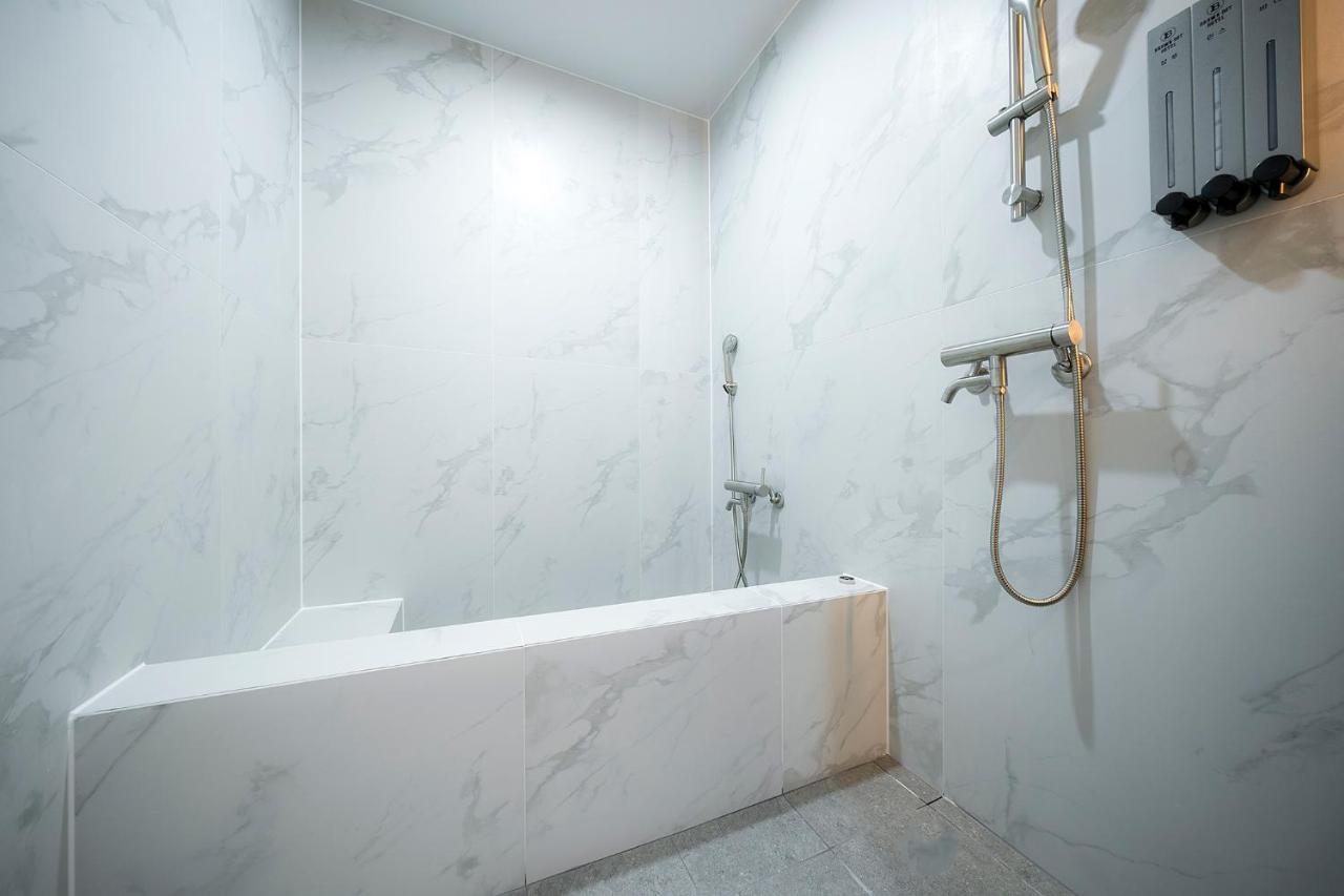 Brown Dot Hotel Pyeonghwa Plaza Mokpo Bagian luar foto