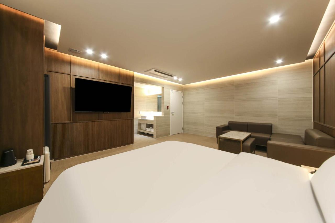 Brown Dot Hotel Pyeonghwa Plaza Mokpo Bagian luar foto