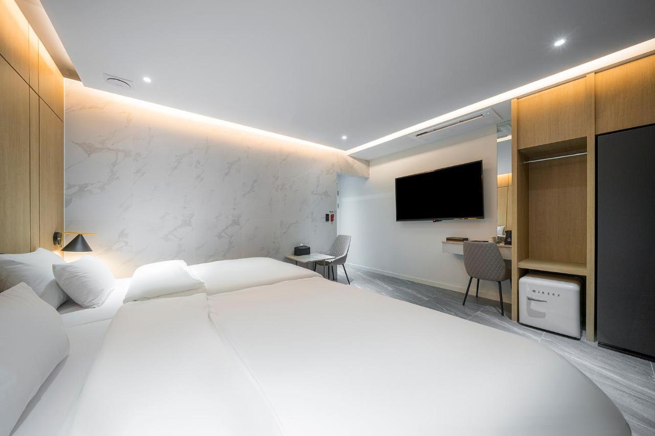 Brown Dot Hotel Pyeonghwa Plaza Mokpo Bagian luar foto