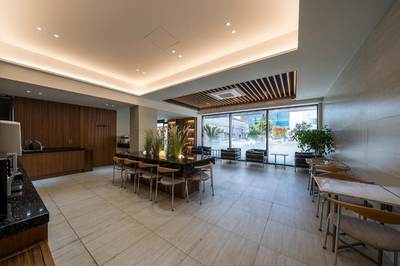 Brown Dot Hotel Pyeonghwa Plaza Mokpo Bagian luar foto
