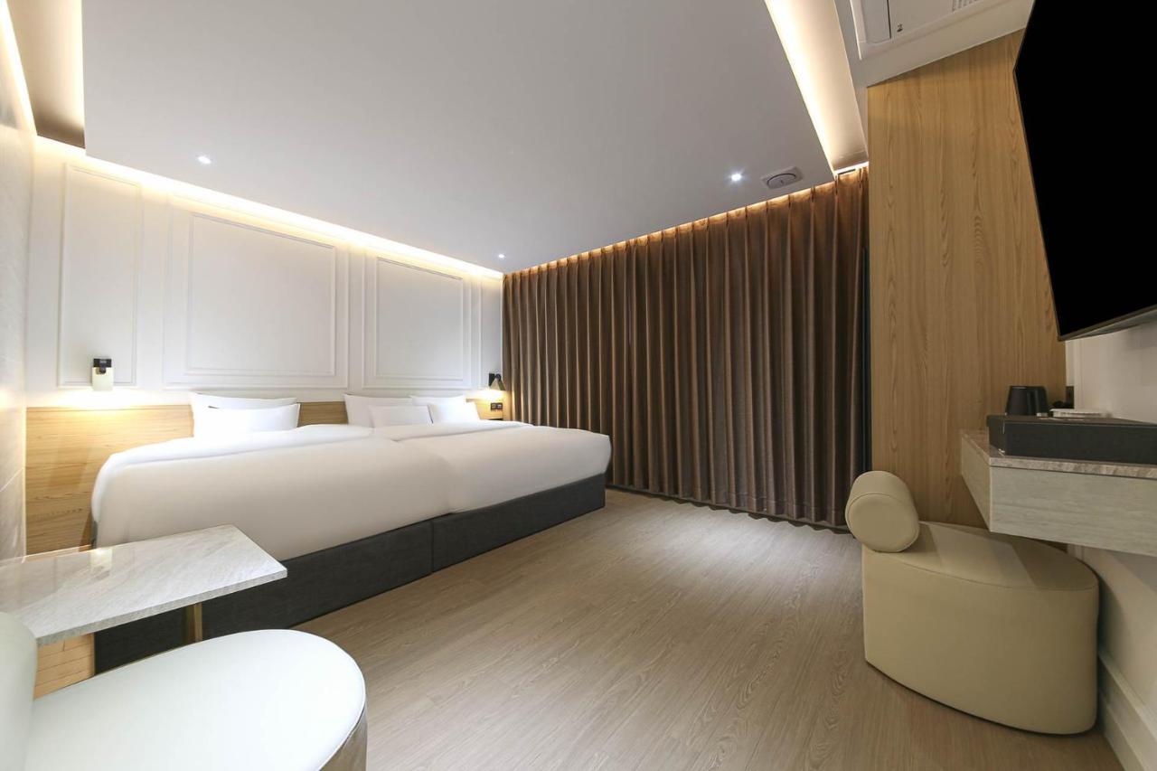 Brown Dot Hotel Pyeonghwa Plaza Mokpo Bagian luar foto