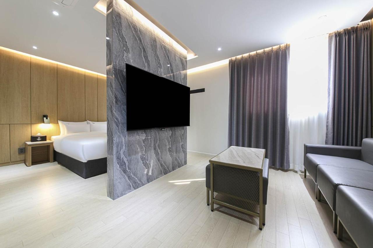 Brown Dot Hotel Pyeonghwa Plaza Mokpo Bagian luar foto