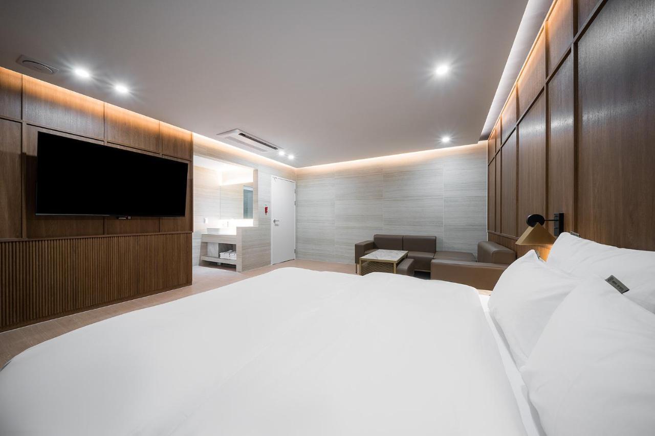 Brown Dot Hotel Pyeonghwa Plaza Mokpo Bagian luar foto